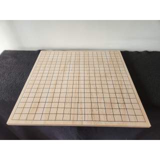 Tablero 19x19 MDF para piedras de 21 milímetros.